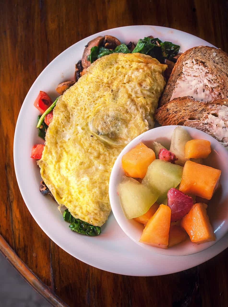 Veggie Omelet with Fruit