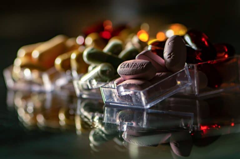 Finding the Perfect Fit: Easy-to-Swallow Multivitamins for Older Adults and Seniors